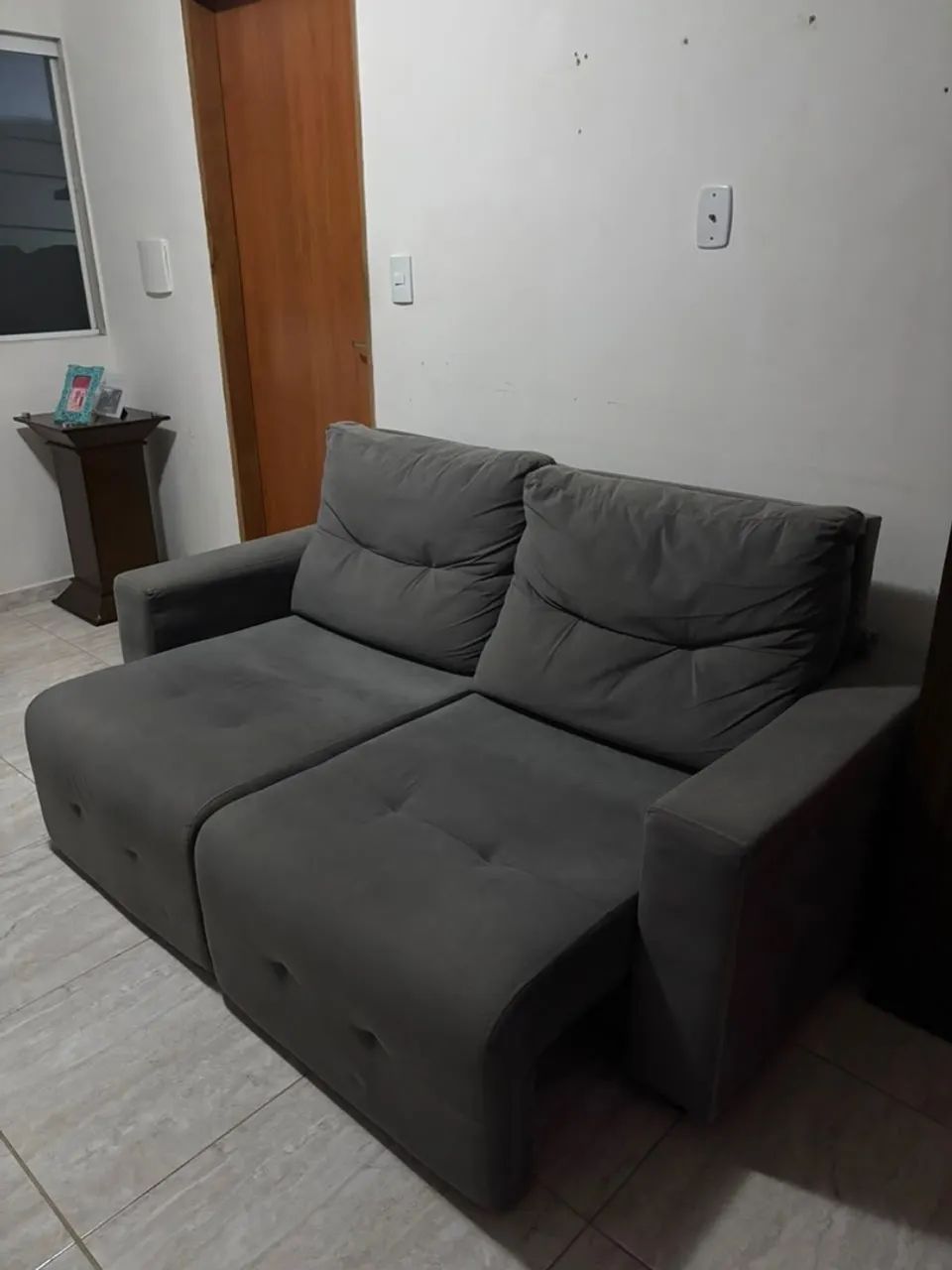 Sofa retratil e reclinavel, muito novo - Foto 5