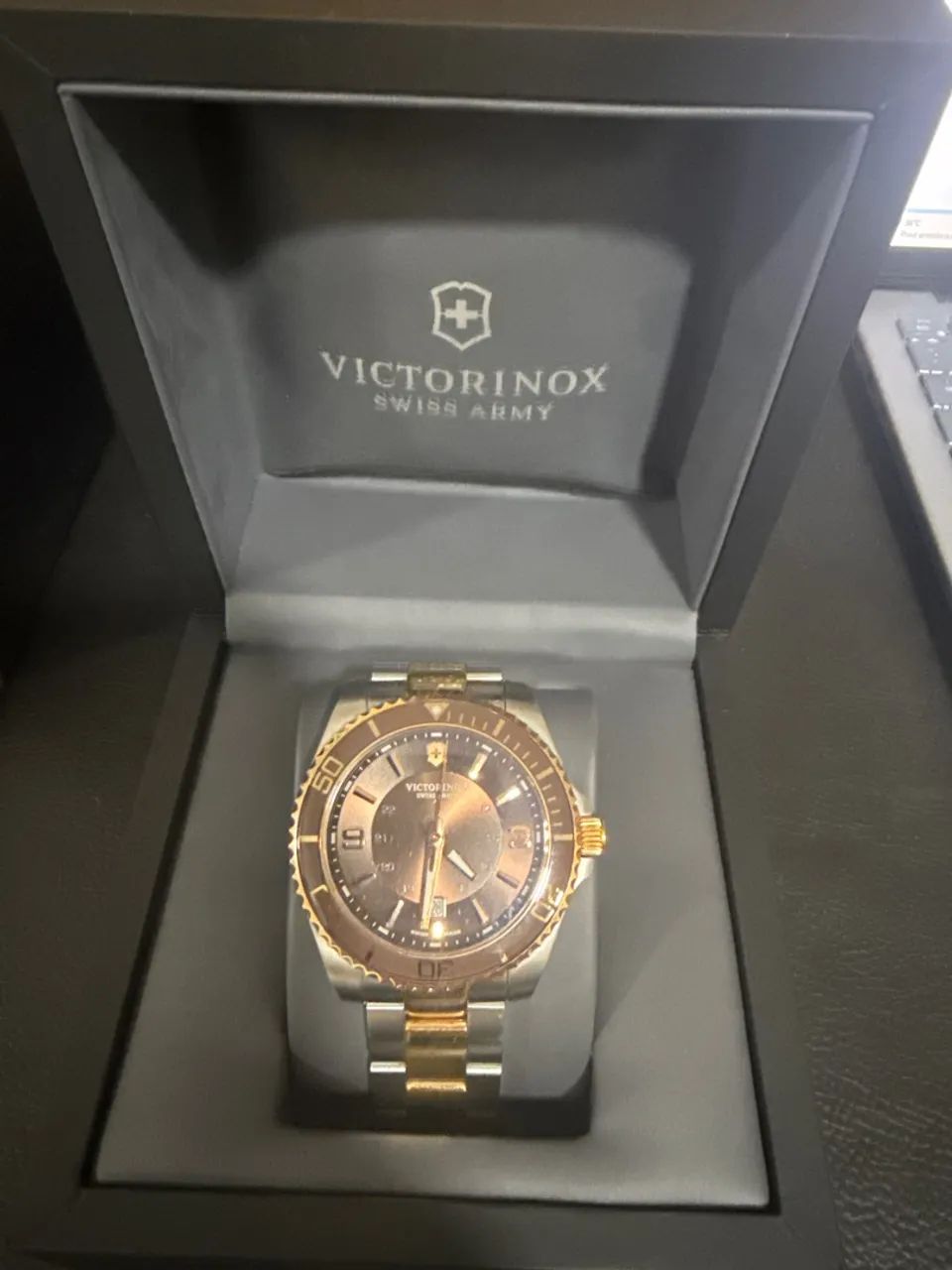 Relógio Victorinox Swiss Army Maverick Large 43mm Dual Tone