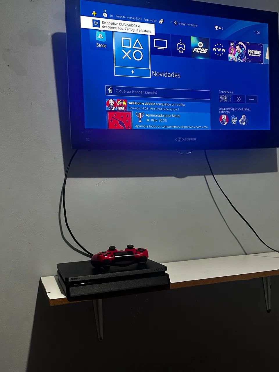 Ps4 com televisão e um controle de ps4 e dois jogos - Foto 2