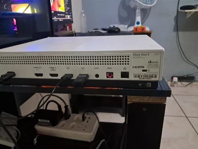 Xbox one usado com 2 controles - Foto 3