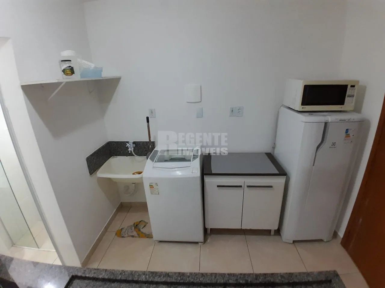 Ótima kitnet mobiliada no bairro Córrego Grande, perto da UFSC! - Foto 2
