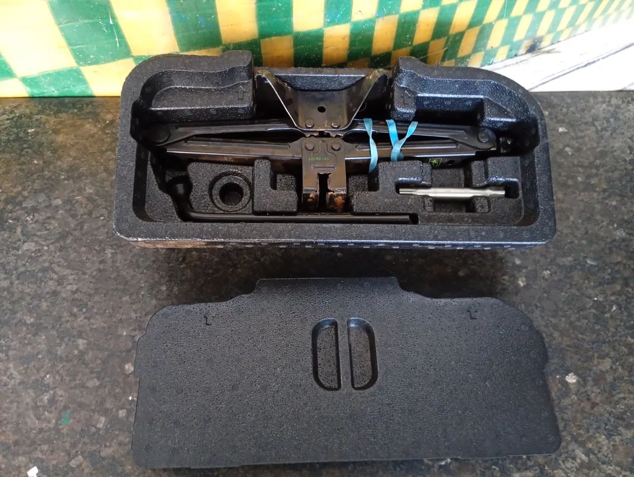 Kit macaco chave Fiat Strada 2020 a 2025 52134438 - Peças para