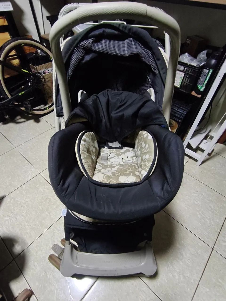 Carrinho de bebê, bebê conforto e cadeirinha de papa - Foto 2