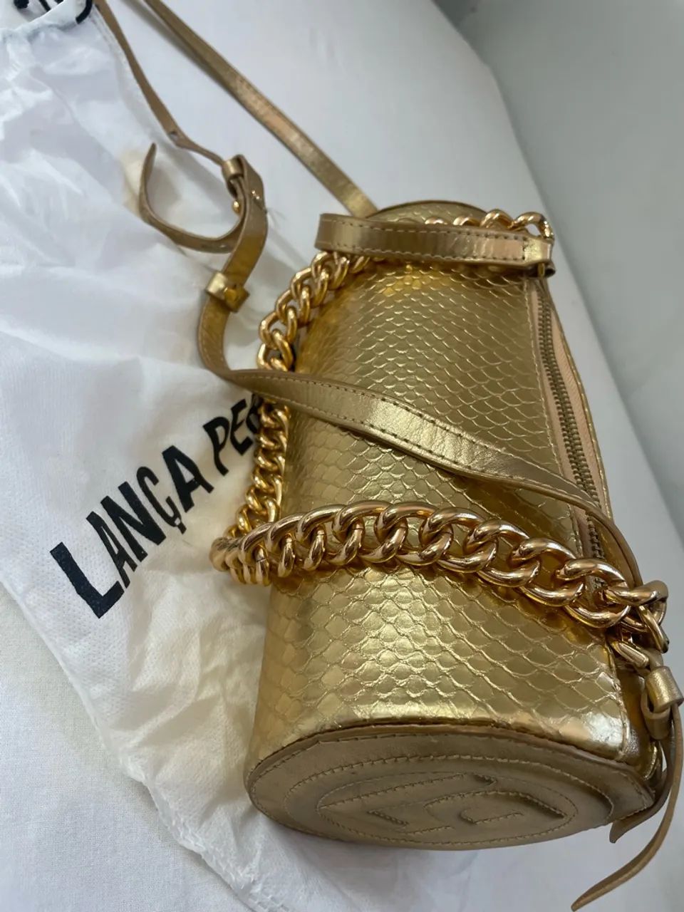 Bolsa Lança Perfume dourada em Couro - Foto 3