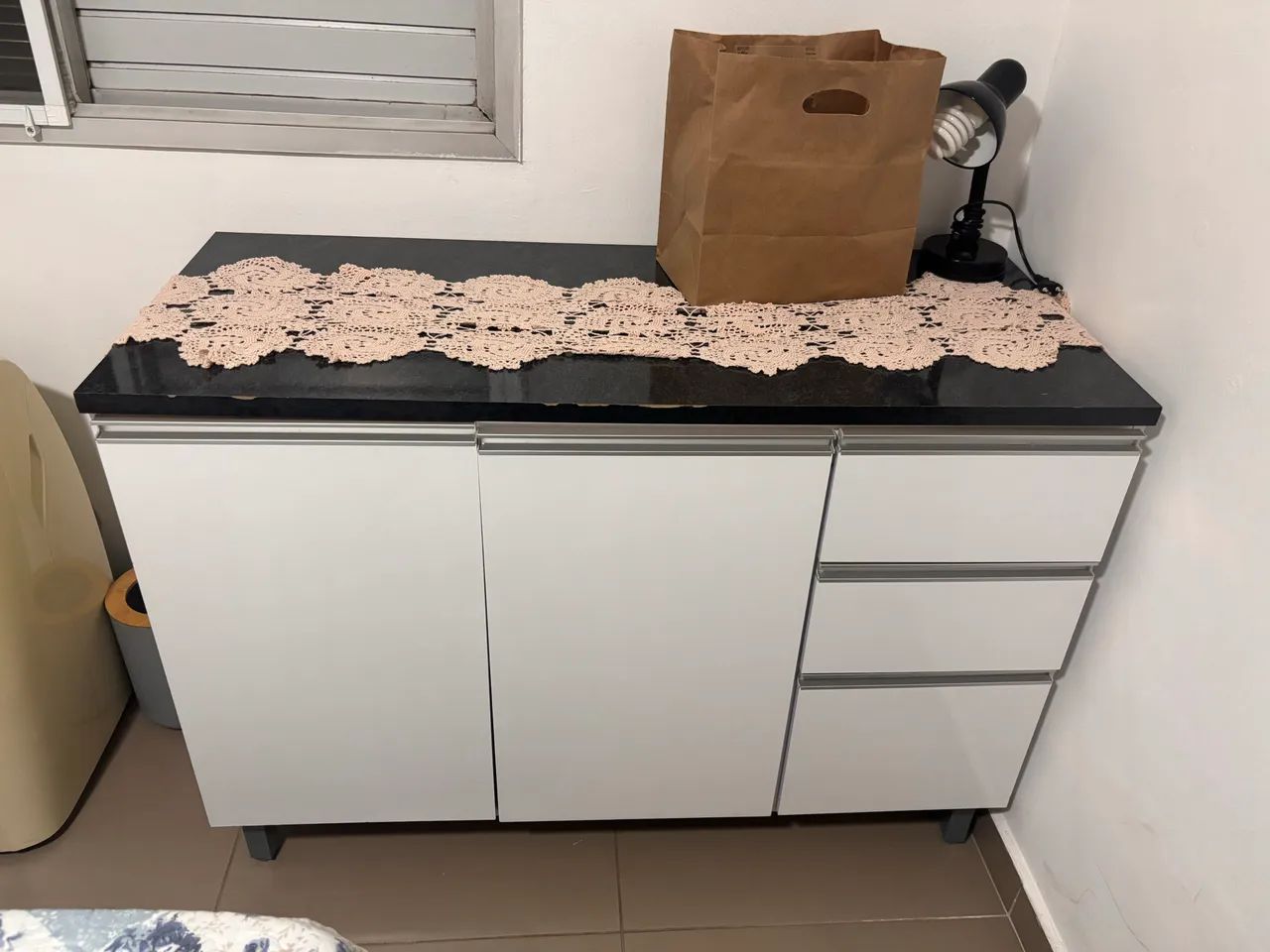 Balcão para Cozinha com Portas e Gavetas