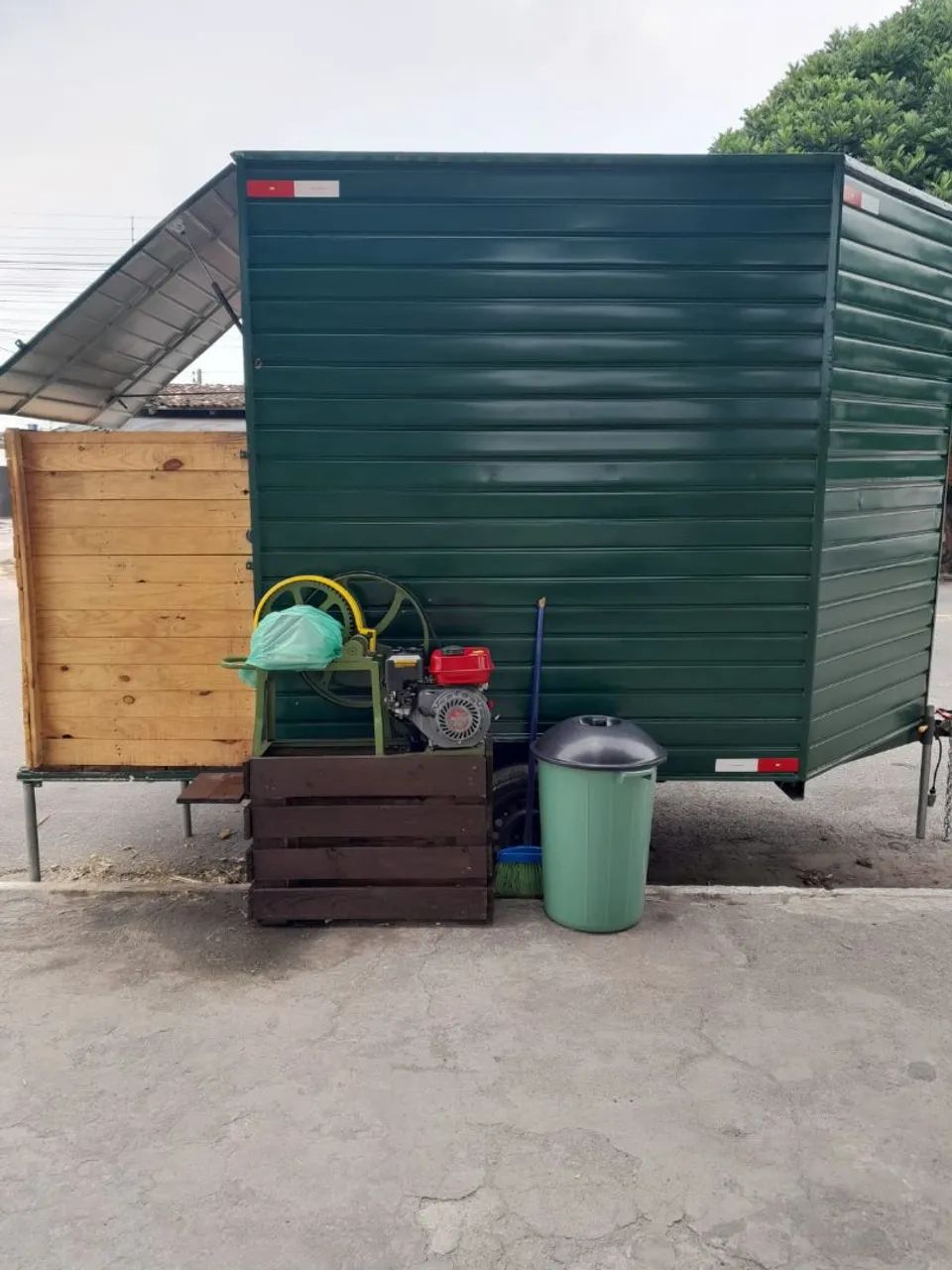 Vende-se esse maravilhoso food trailer. 