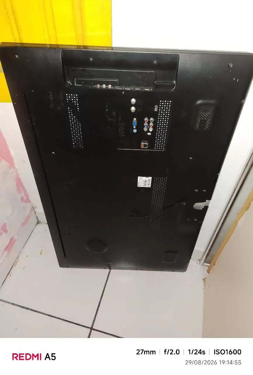 Vendo esa tv 42 polegadas para retirada de pesas não da imagem asender a tela mas não dá  - Foto 2