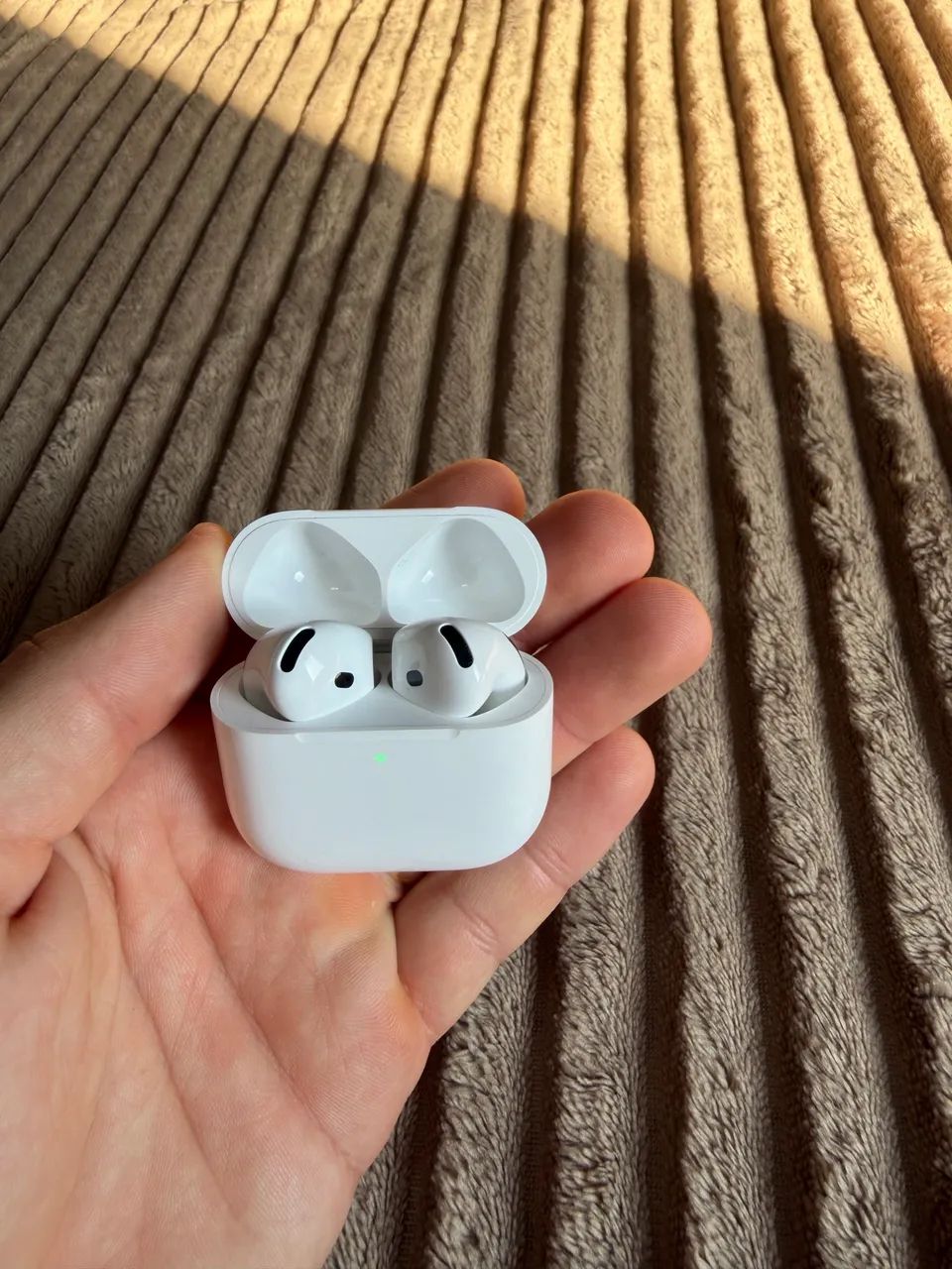AirPods 4