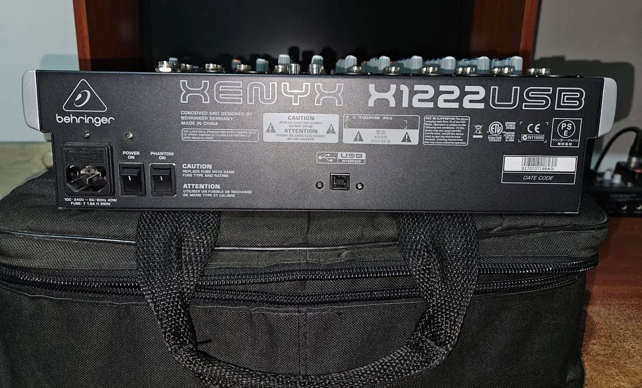 Vendo Mesa de som Behringer X1222 USB - Foto 2