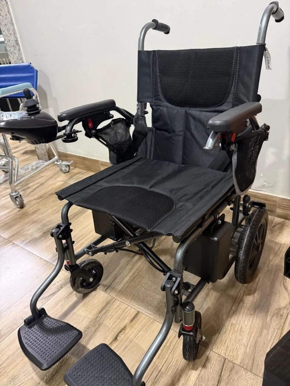 Cadeira de rodas motorizada  - Foto 2