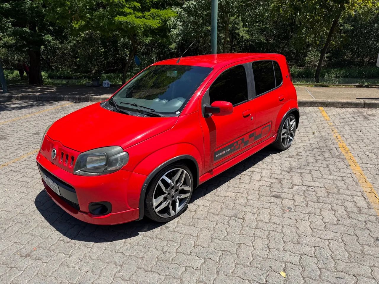 Fiat Uno Sporting 1.4 EVO Fire Flex 8V 4P 2012