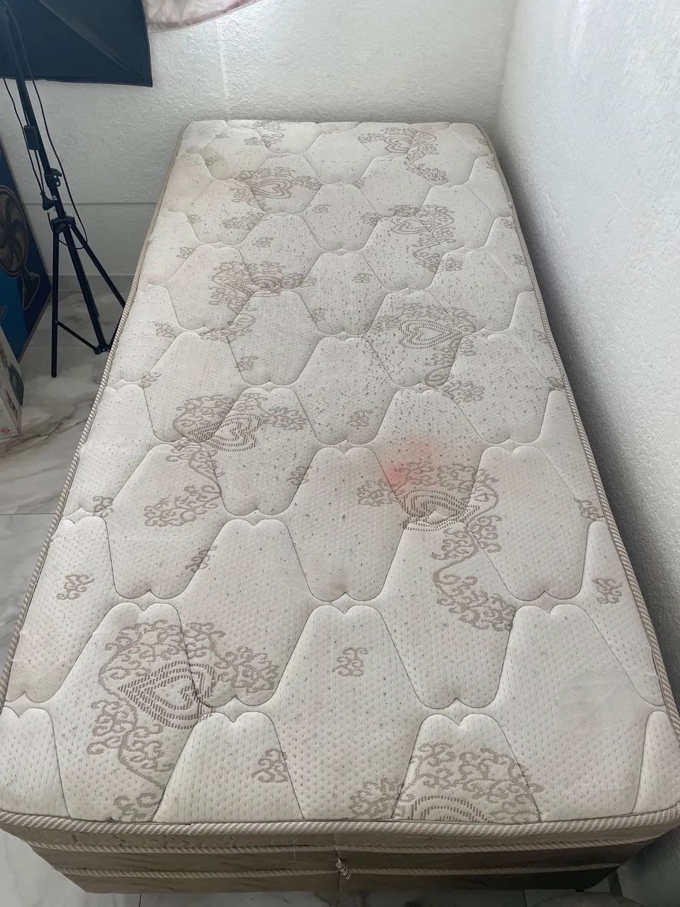 CAMA BOX DE SOLTEIRO - COR BEGE