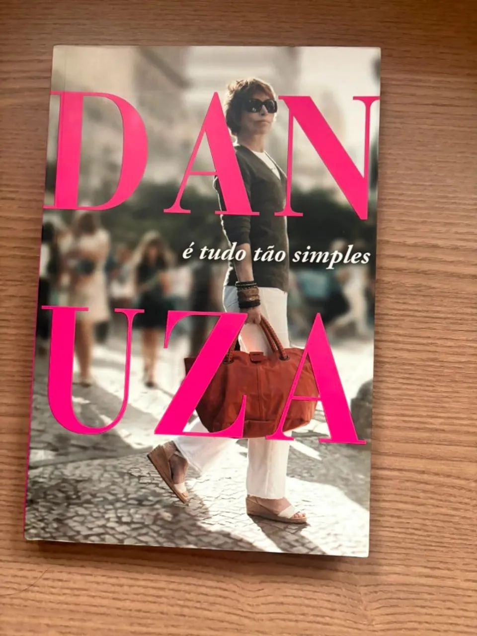 Livro "É tudo tão simples" - Danuza