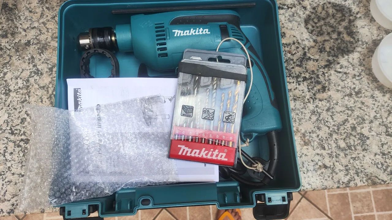 Furadeira com impacto Makita sem uso 