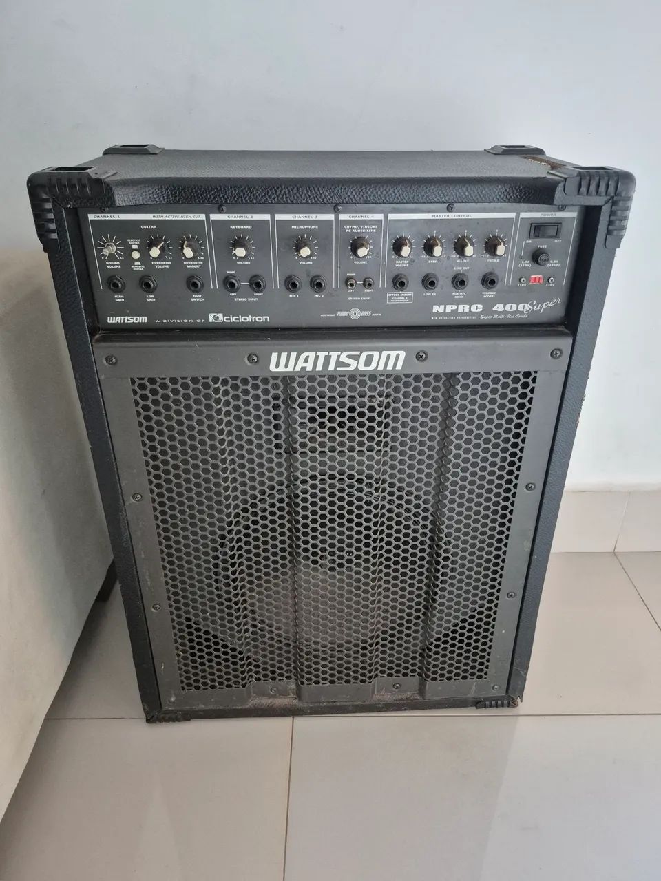 Caixa de som amplificada Wattson