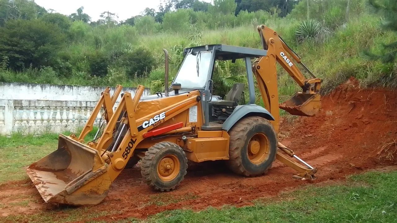 Retroescavadeira Case 580L 