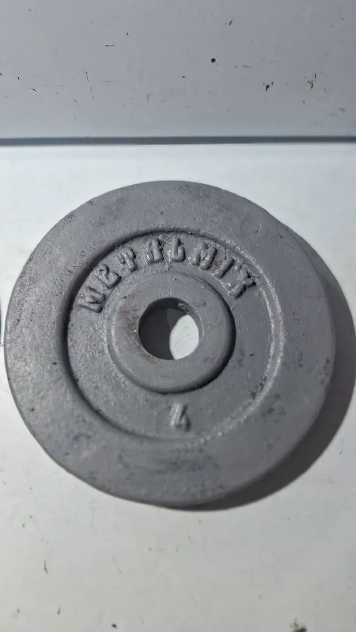 Vende_se 2 anilhas  de 4 kg cada 