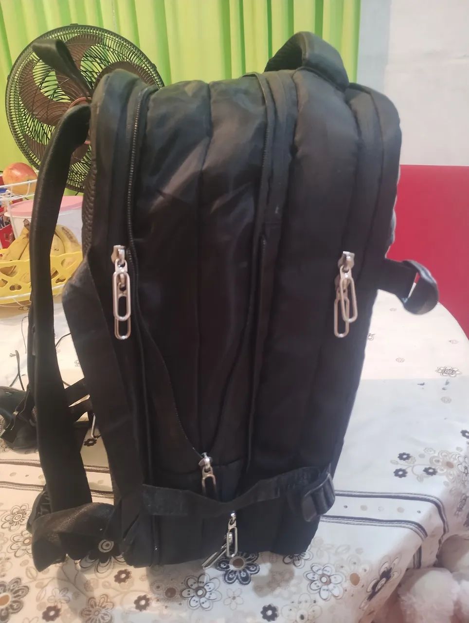Mochila Executiva Para Notebook E Eletrônicos Com USB (Preta) - Foto 2