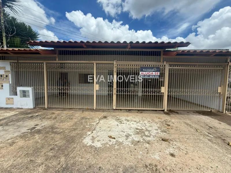 Casa comercial com 3 quartos