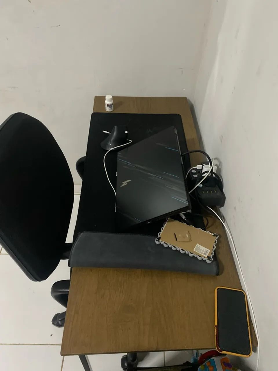 Mesa e cadeiras de escritório  - Foto 3