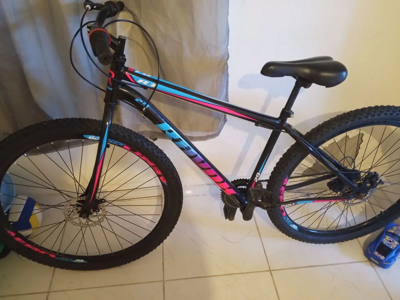 Bicicleta aro 29 semi nova um mês de uso  - Foto 3