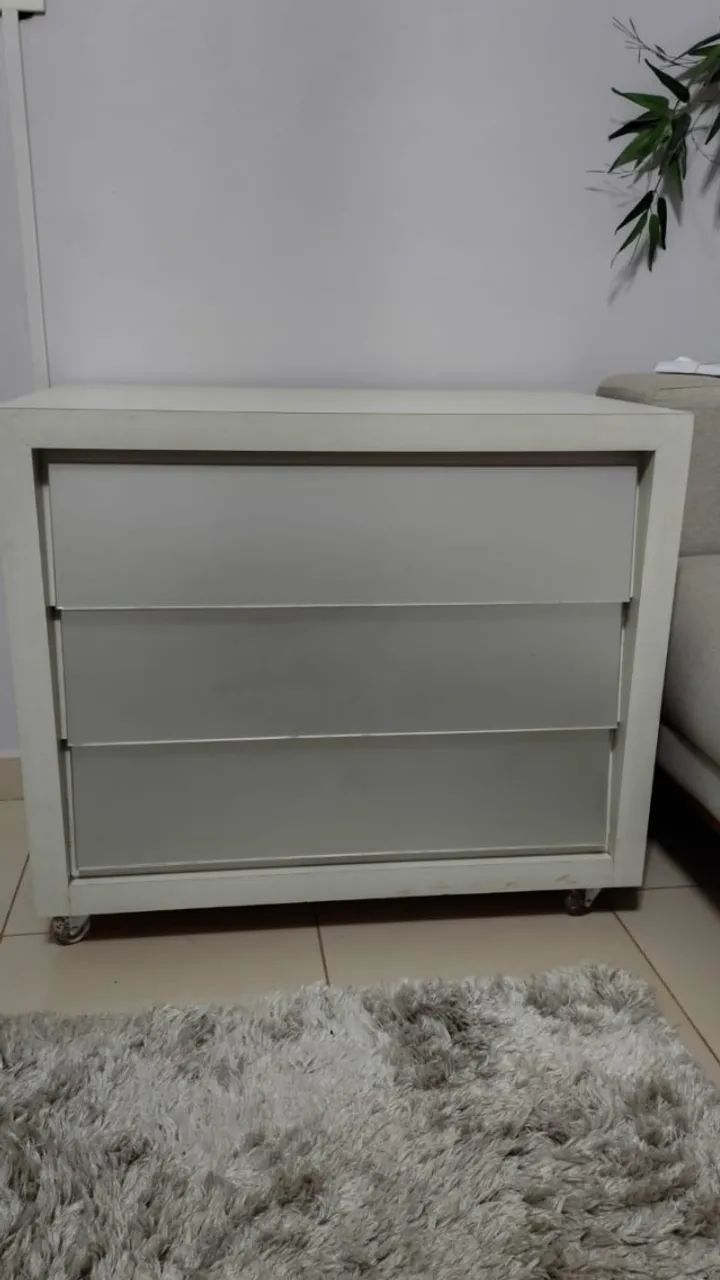 Mesa de cabeceira / gaveteiro (sem entrega)