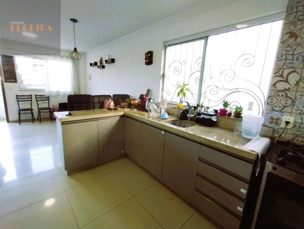Casa nas 5 ruas no Rio Tavares à venda - 4 dormitórios - Foto 2