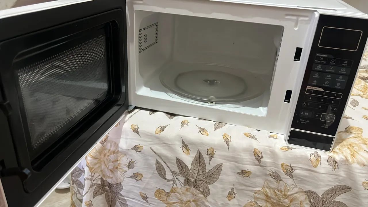 Microondas Midea usado  - Foto 4