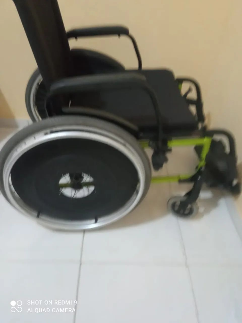 Cadeira de Rodas semi nova - Foto 3