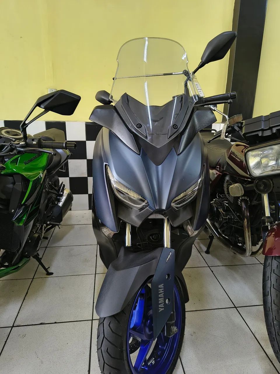 YAMAHA X-MAX 250 2024 - Foto 2