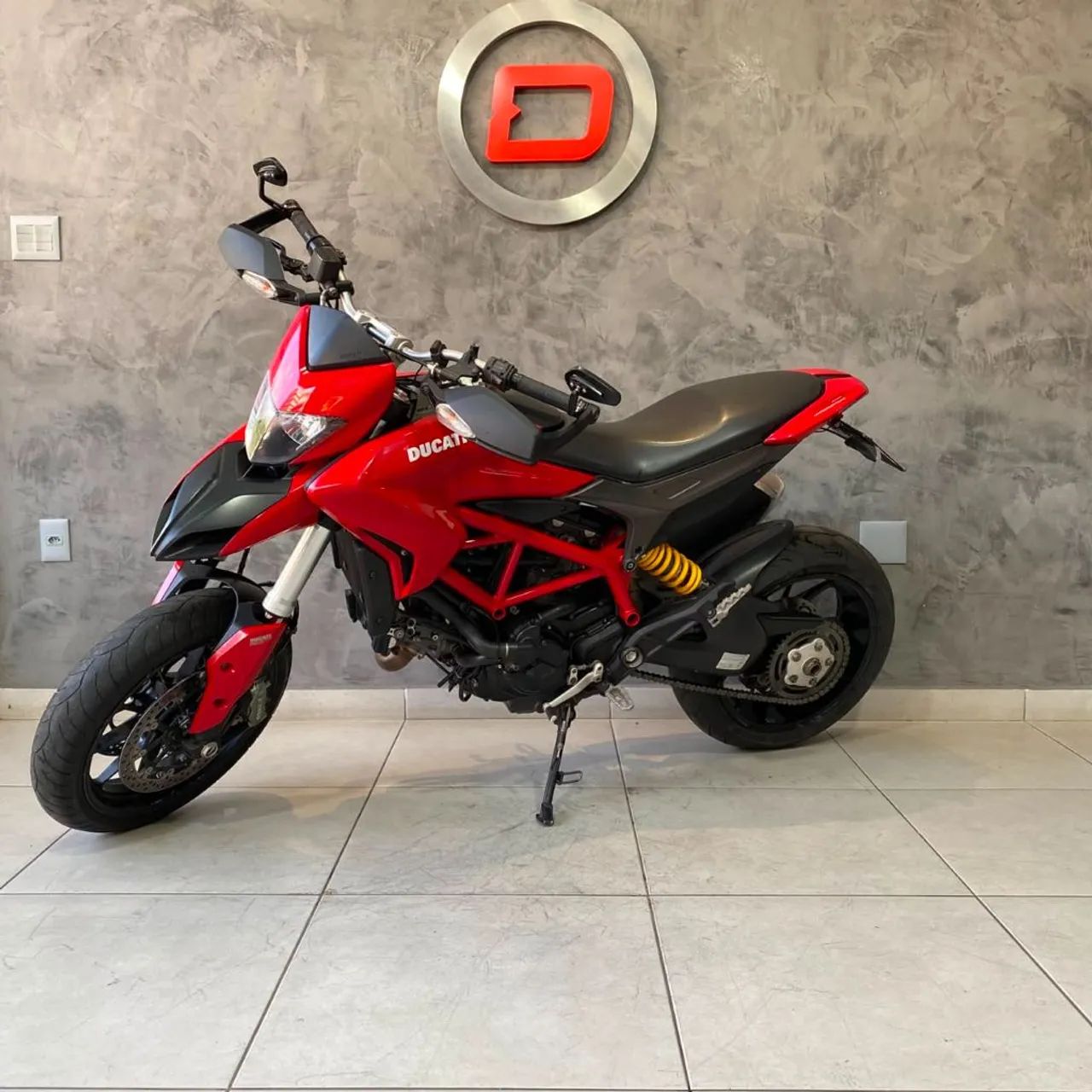 HYPERMOTARD 821 - Foto 5