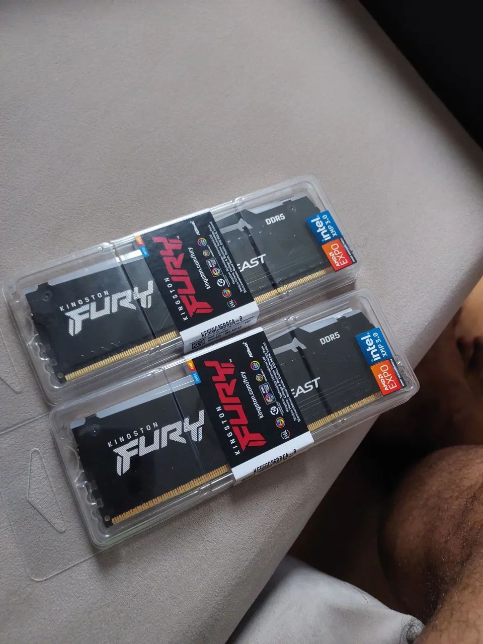 DDR5 RGB kingston Beast zero lacrada 2x8 - Foto 4