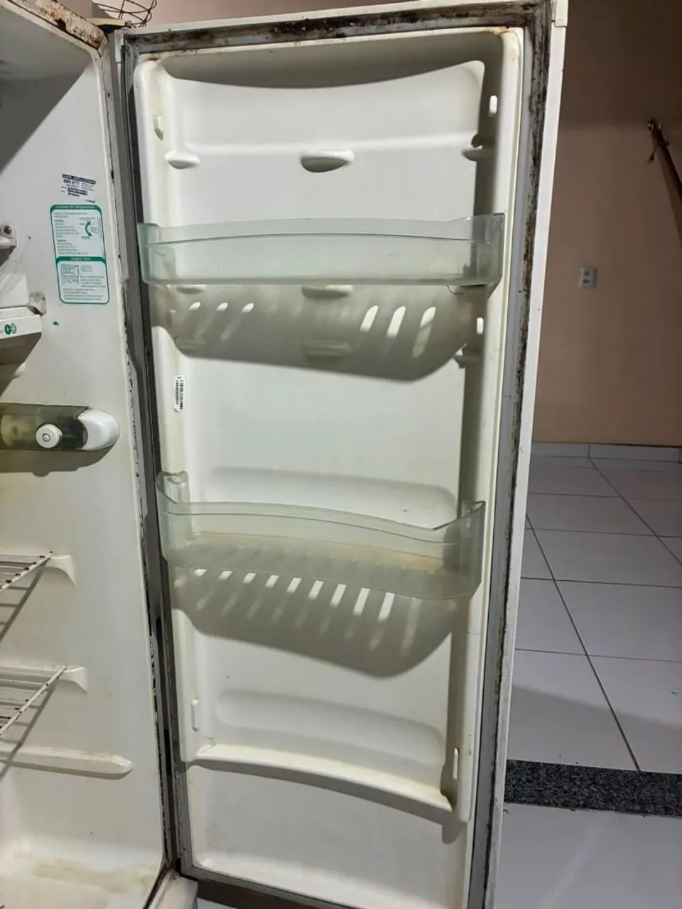 VENDA DE GELADEIRA USADA - Foto 3