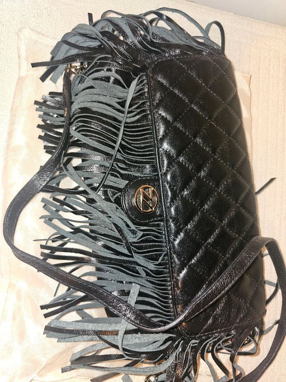Bolsa preta de couro legítimo arezzo