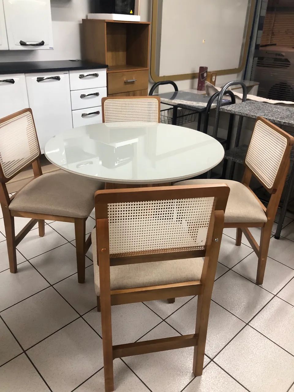 Mesa com 4 cadeiras NOVA - Foto 3