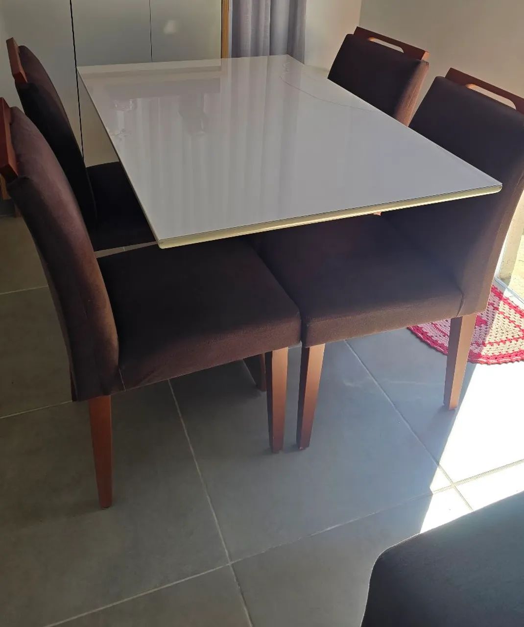 Vendo mesa com 4 cadeiras