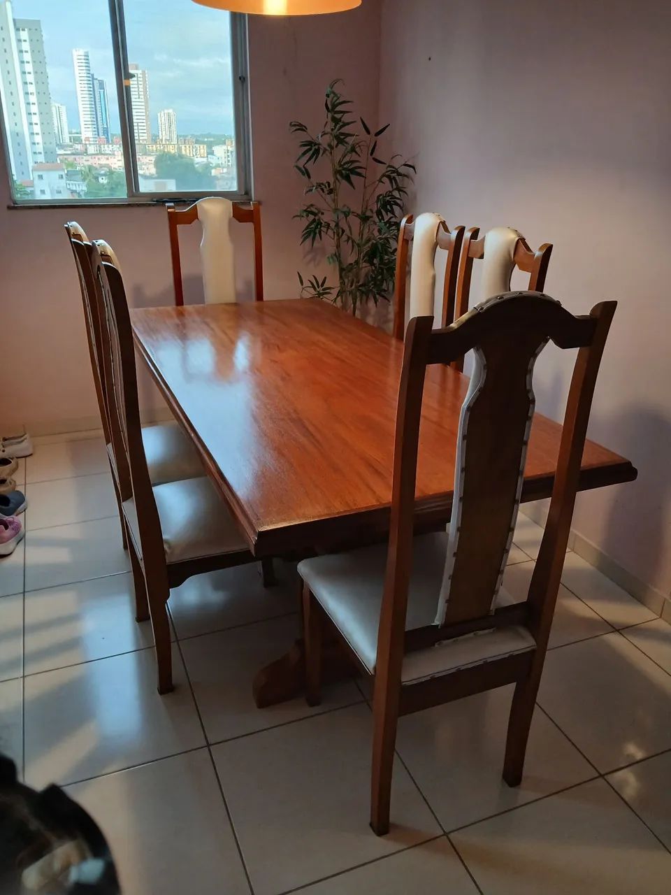 Mesa em  Madeira de Mogno C/6 Cadeiras Novas - Foto 2