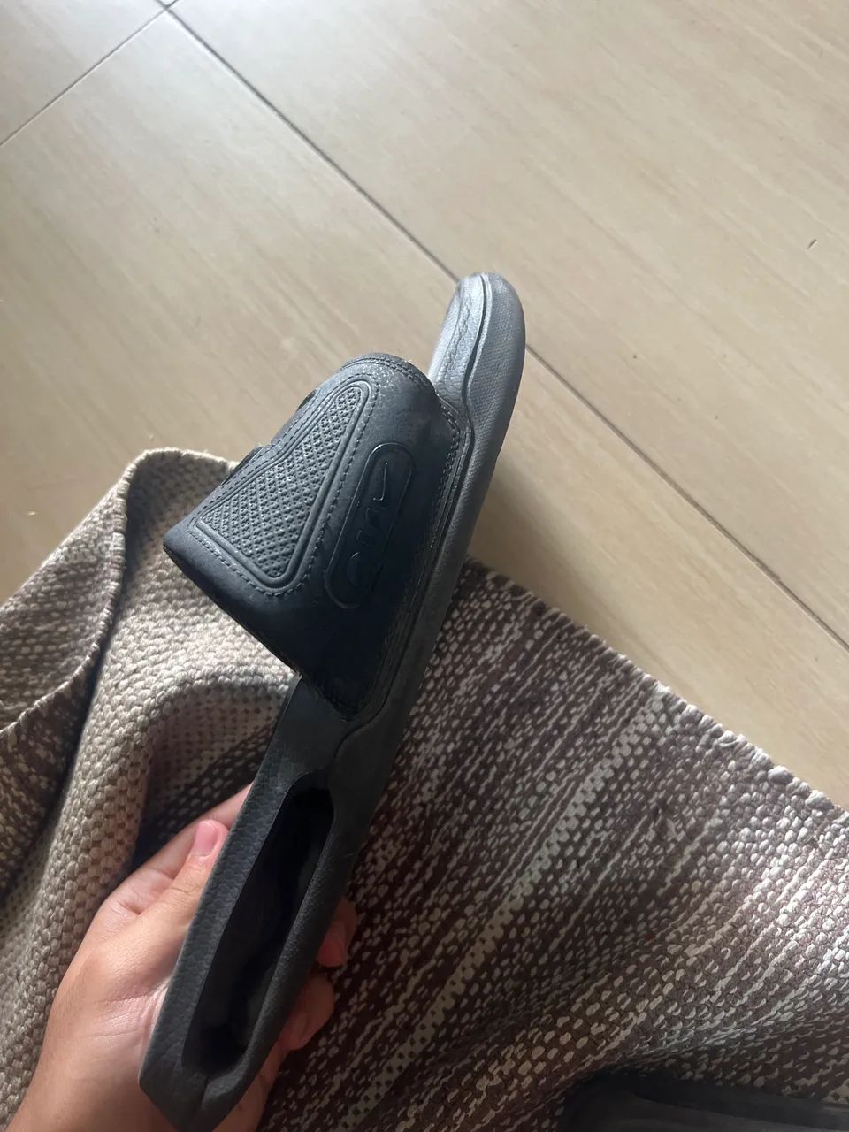 CHINELO CONFORTÁVEL E COM ESTUFA EM BAIXO
