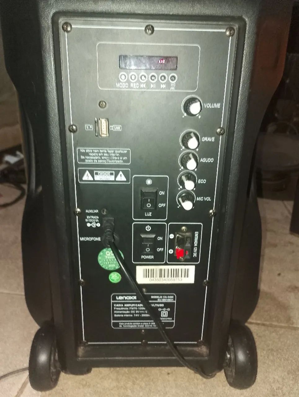 Caixa Amplificada 300w (Quase de graça) conexão bluetooth e efeito de eco para microfone  - Foto 3