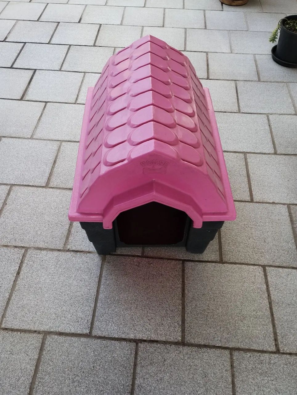 Vendo casinha de cachorro em plástico excelente estado - Foto 2