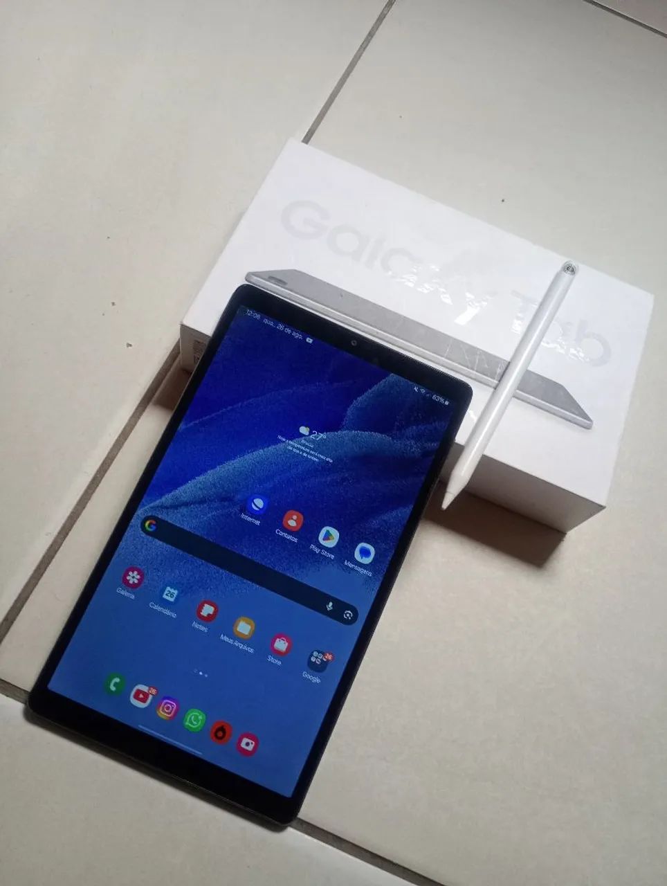 Tablet Samsung com caneta e caixa
