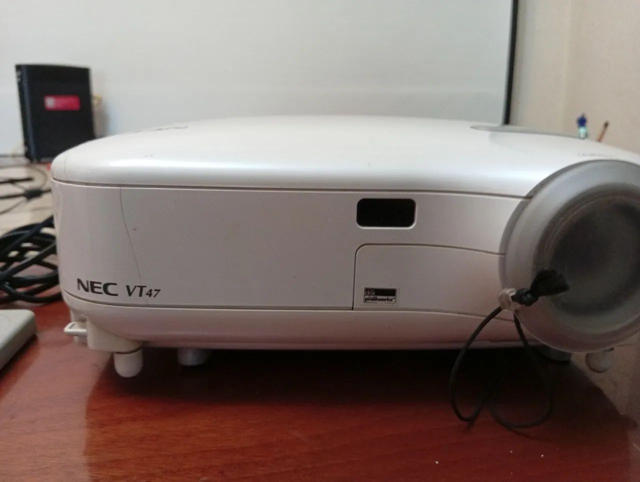 Projetor NEC VT47 + Telão de Brinde