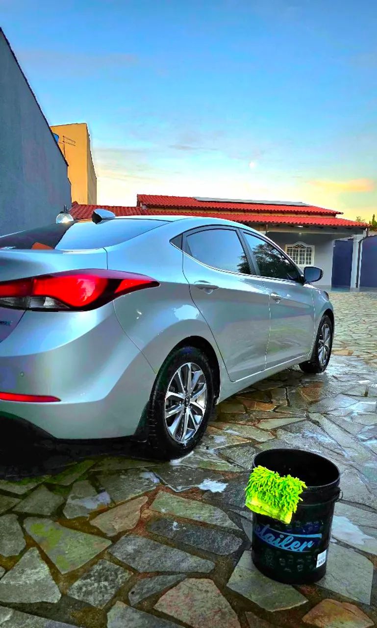Hyundai Elantra 2.0 16V FLEX AUT. 2015