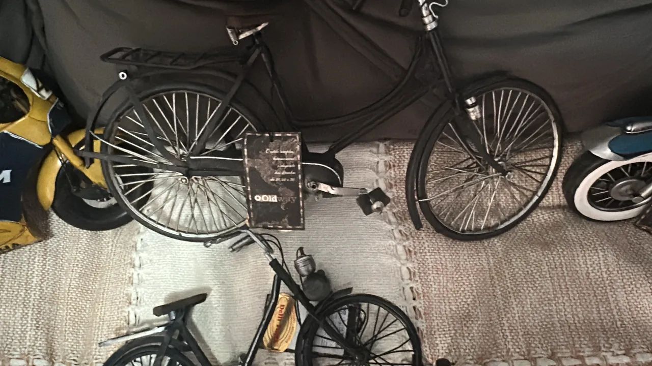 Bicicleta e motos antigas de lata  - Foto 2
