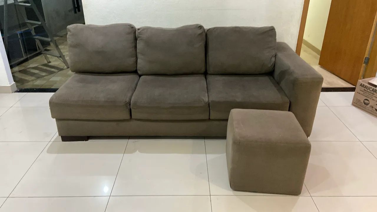 Sofá retrátil de 3 lugares + Puff (Marrom) - Foto 4