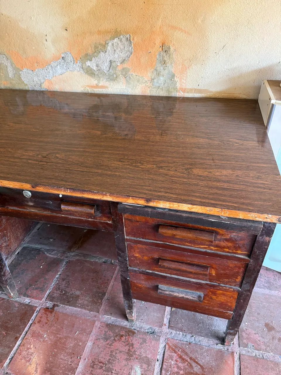 Mesa de Escritório em Madeira com 7 Gavetas - Foto 2