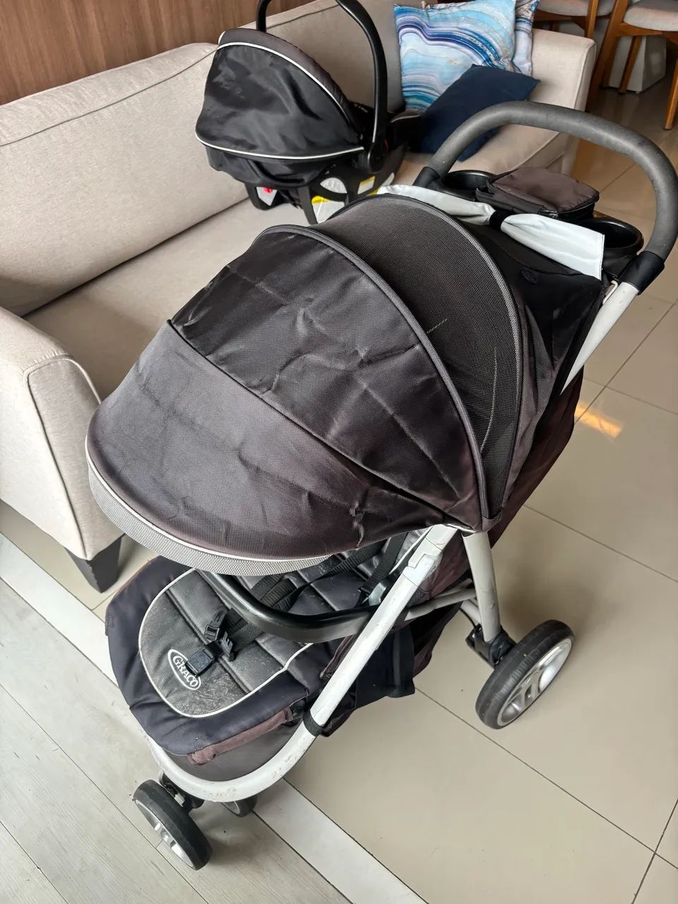 Carrinho Graco Aire3 3 rodas com bebê conforto e base - Foto 2