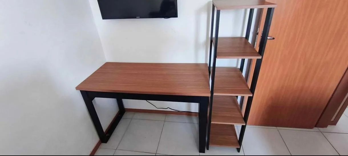 Mesa de escritório e estante - Foto 2