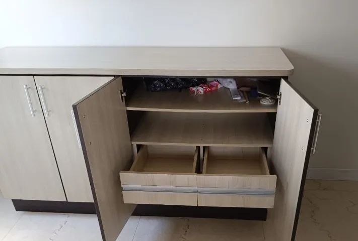 Cômoda / Balcão Multiuso com 4 Portas e Gavetas Internas - Foto 3