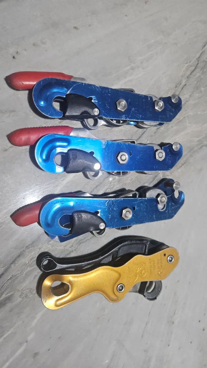 Equipamentos  autoblocantes para rapel